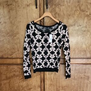 New York & Company Black and Cream Sweater
